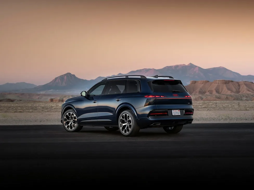 The front and rear profile of the new 2027 Audi Q9 luxury flagship three-row SUV