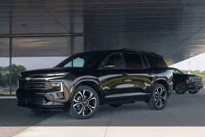 Exterior view of the 2027 Chevy Traverse High Country featuring Tritan Satin trim