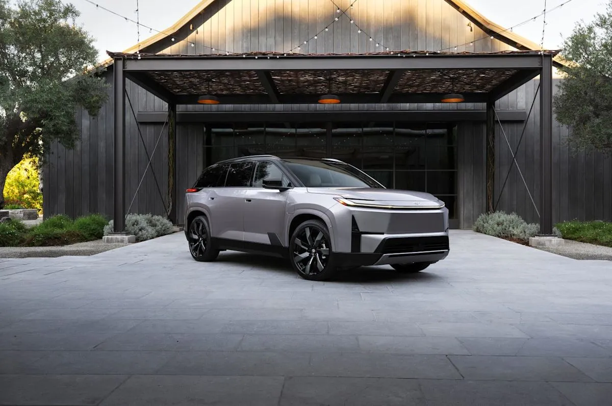 The front profile of a modern Toyota SUV representing the transition to the electric Highlander EV