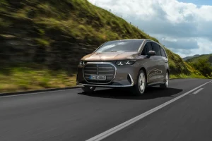 The luxury interior and exterior profile of the 2028 Mercedes-Benz VLE-Class electric minivan