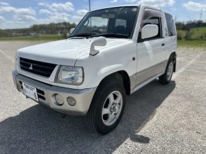 2000 Mitsubishi Pajero Mini Snoopy Edition exterior and interior detailing
