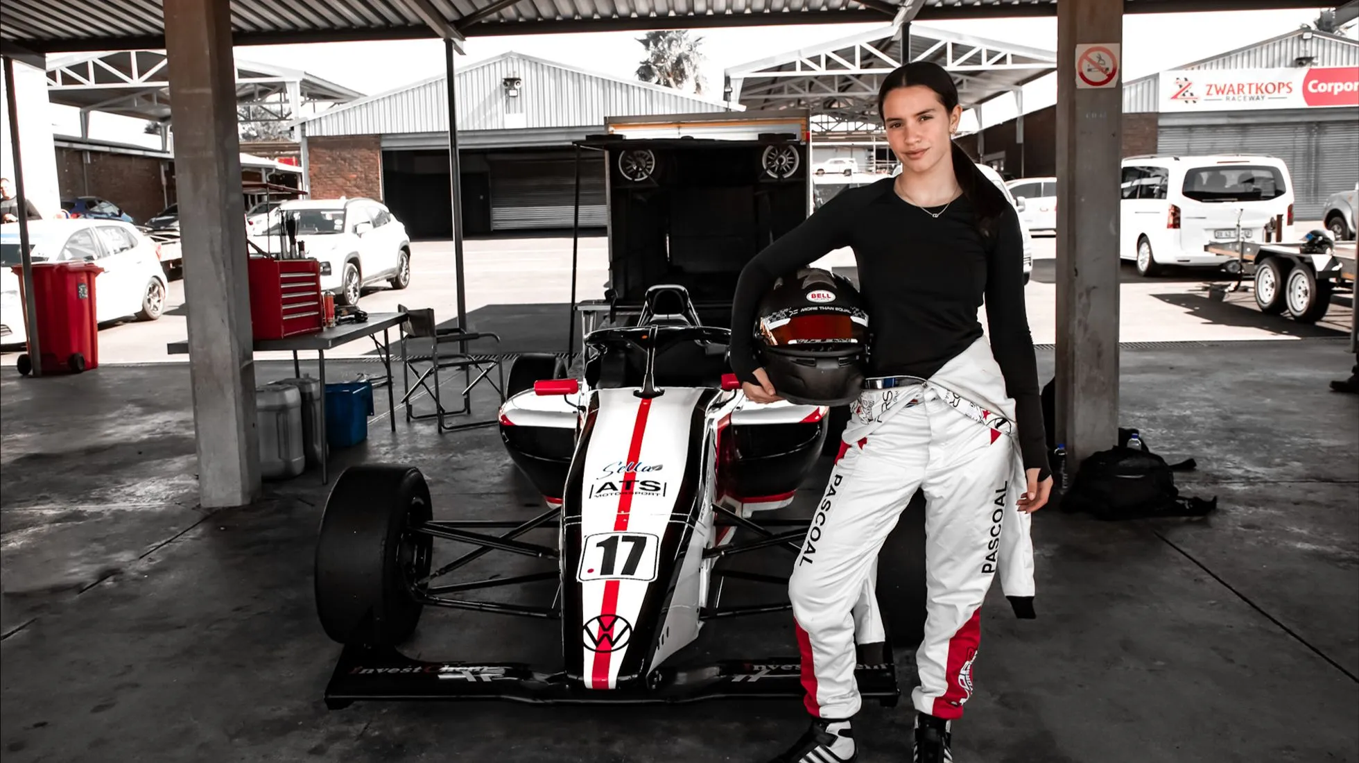 Gianna Pascoal preparing for a single-seater race session