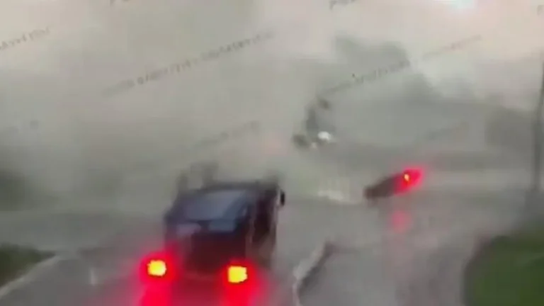 Surveillance footage capture of tornado causing severe damage on China highway