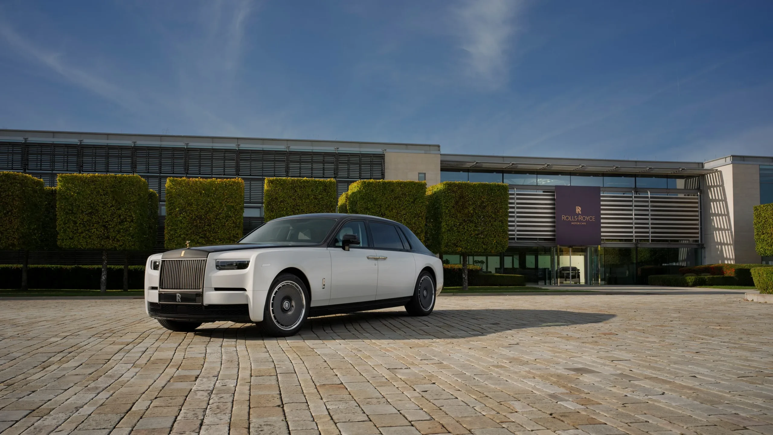 The front profile of the redesigned 2027 Mercedes-Maybach S-Class luxury sedan highlighting its larger illuminated grille