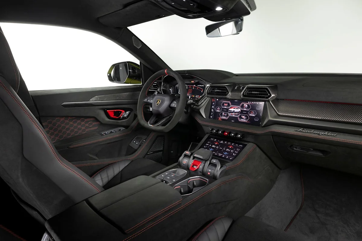 The luxurious and sporty cockpit of the 2027 Lamborghini Urus SE Performante