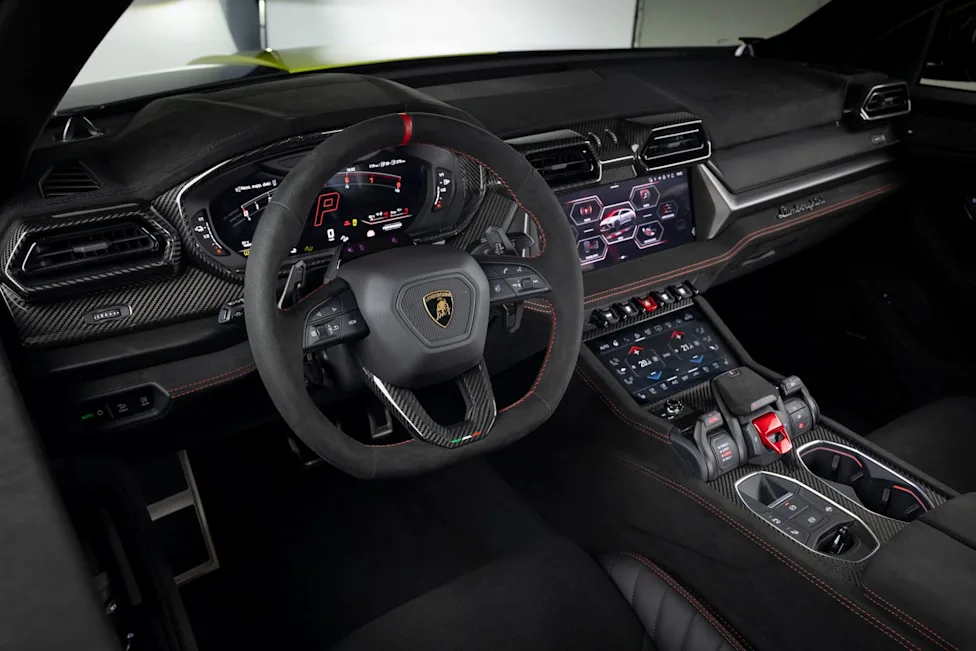 The luxurious and sporty cockpit of the 2027 Lamborghini Urus SE Performante
