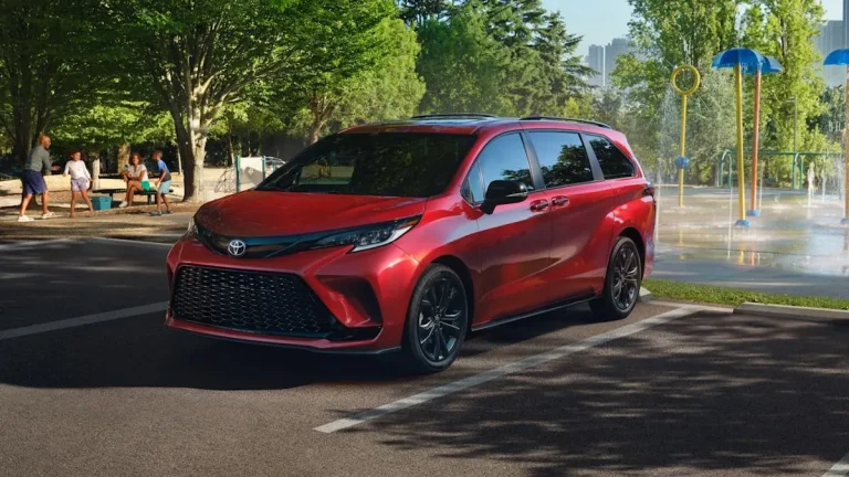The side profile of a 2026 Toyota Sienna minivan showcasing its modern design
